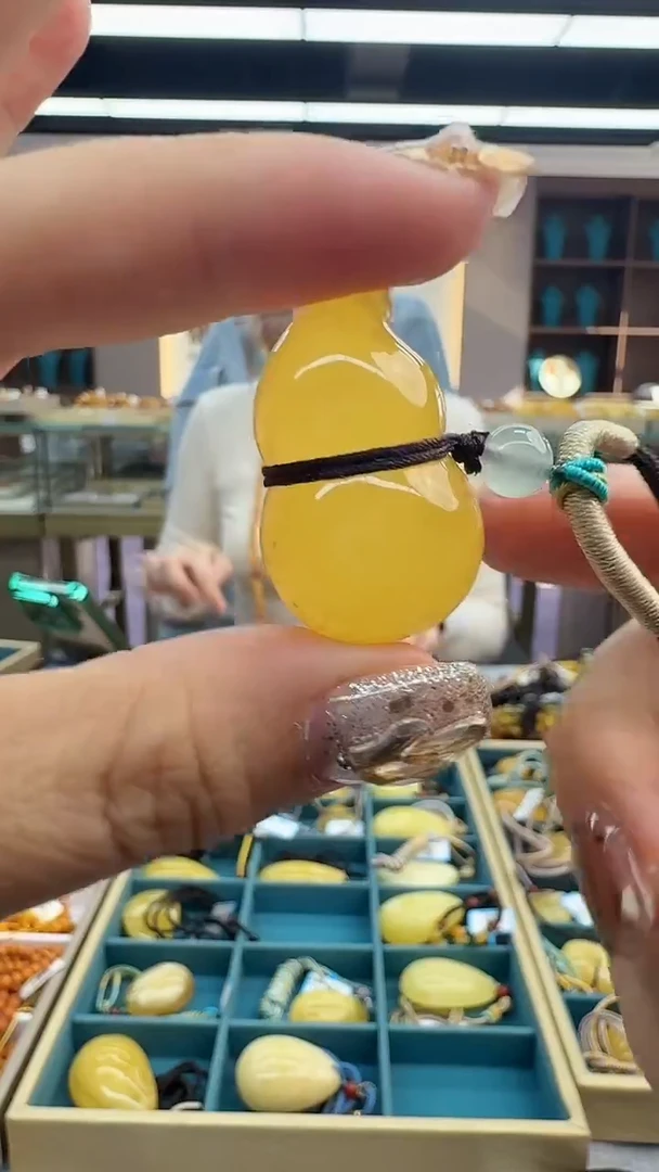 琥珀颈饰未镶嵌121秒拍号 假一罚三