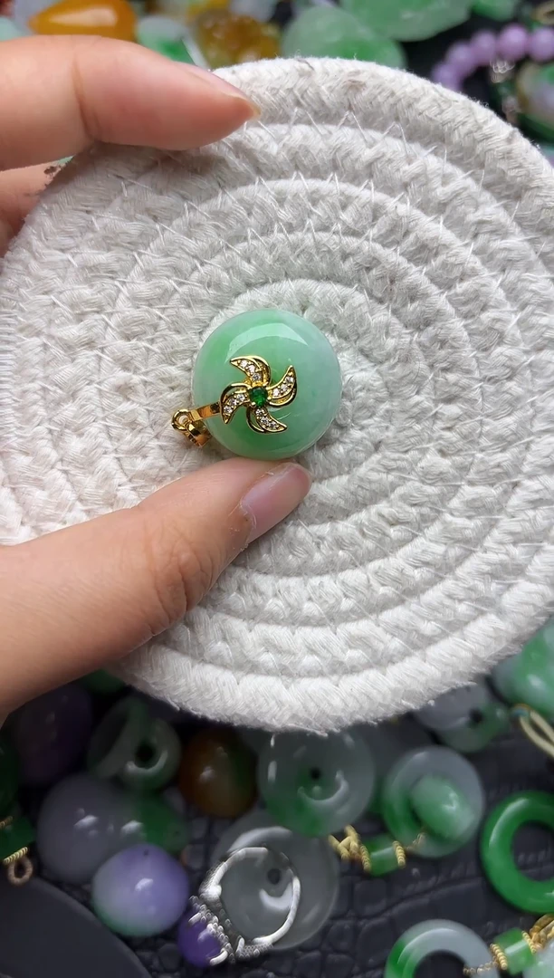 颈饰未镶嵌翡翠缅甸翡翠吊坠