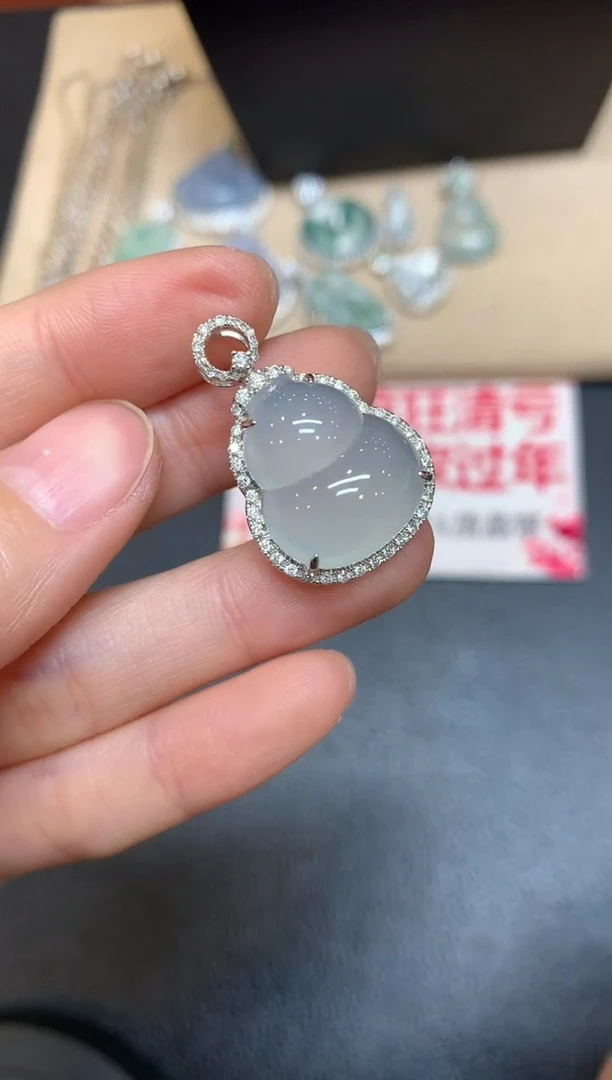 【闪购商品】翡翠吊坠(不含链)18K金镶嵌葫芦【无服务费