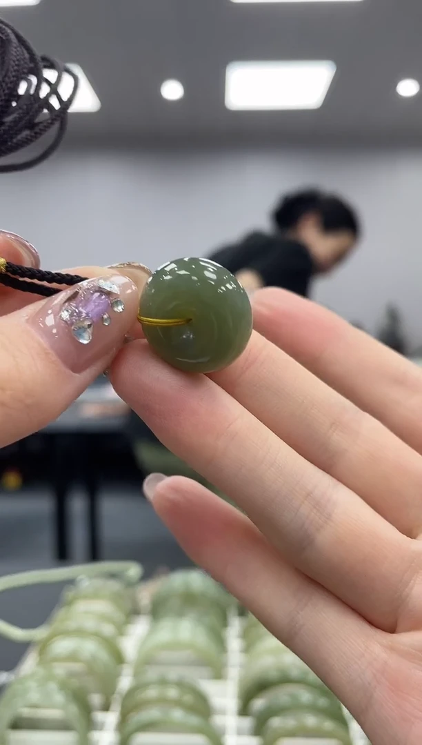 和田玉未镶嵌颈饰多样性拍一发一n平安扣