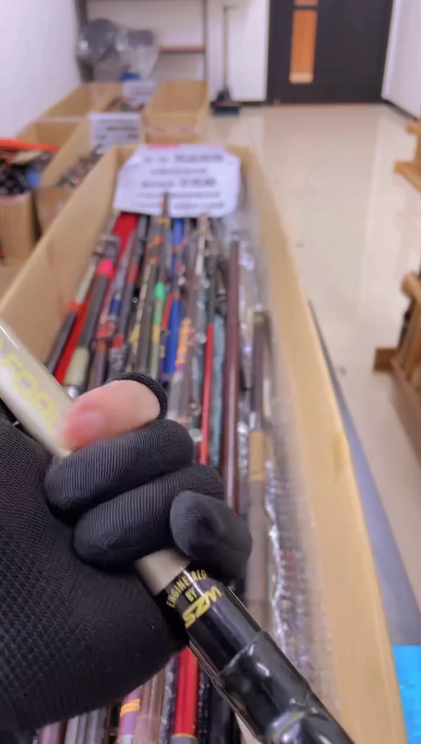 轮***工孤品微瑕疵，以直播间讲解为准，+10元，发顺丰，慎拍。