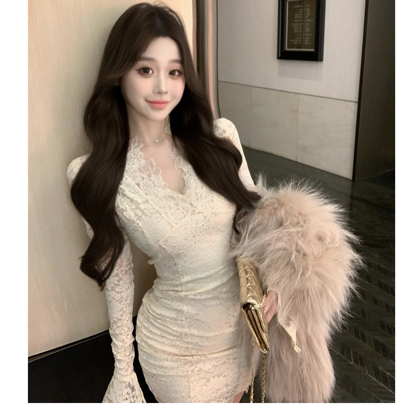 蕾丝拼接V领喇叭袖连衣裙 秋冬长袖修身显瘦包臀裙纯欲风收腰短裙