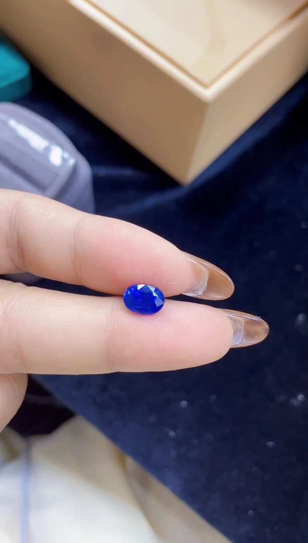 蓝宝石裸石未镶嵌2.06克拉浓郁矢车菊