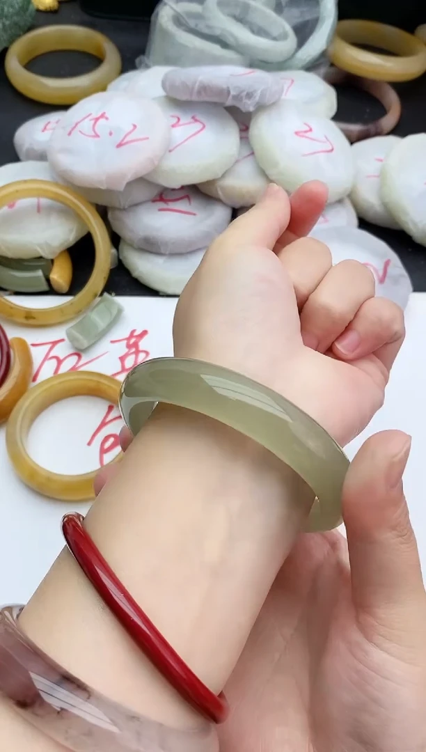 未镶嵌手镯石英质玉242+59/60