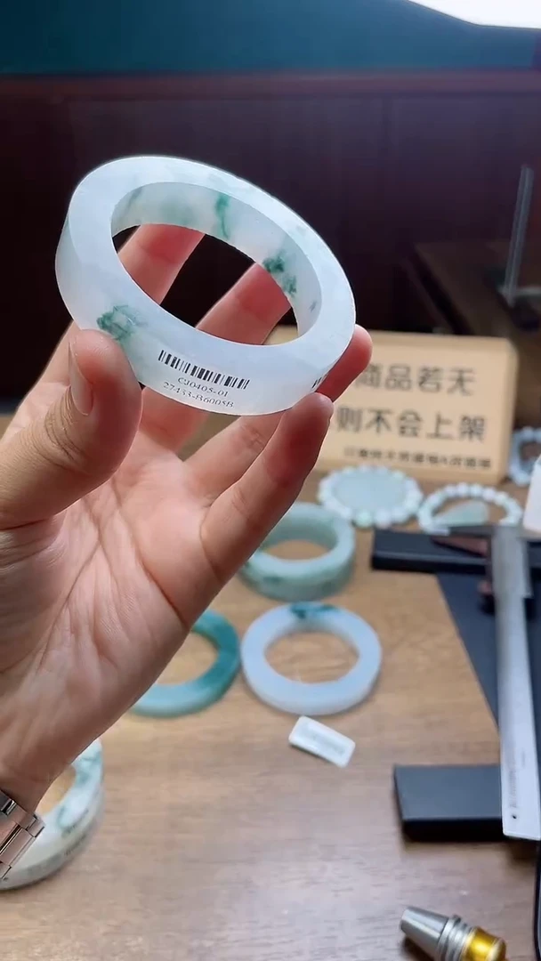 定制翡翠手镯未镶嵌定制