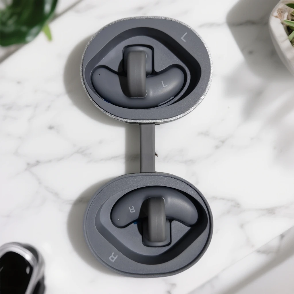 夹耳式蓝牙耳机(颜色不挑，轻微划痕，介意勿拍)