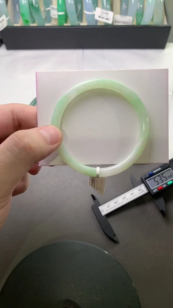 未镶嵌手镯（圆镯）翡翠53.8*6.4*6.5