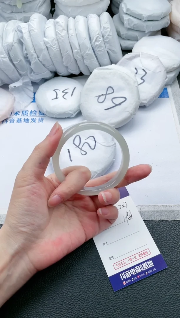 【闪购商品】石英质玉手镯未镶嵌L747