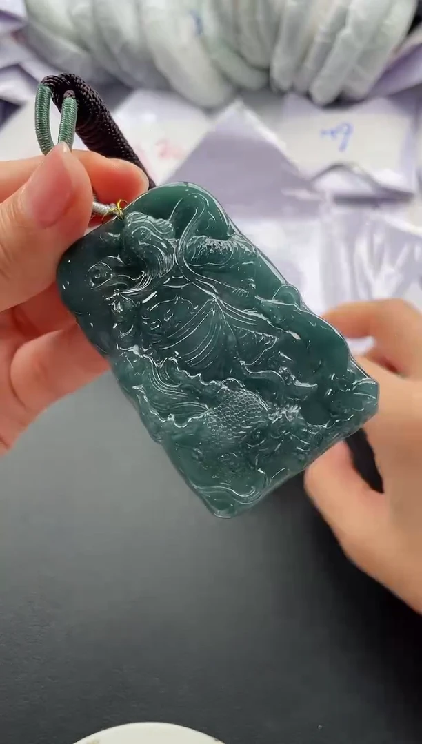 翡翠未镶嵌颈饰6483