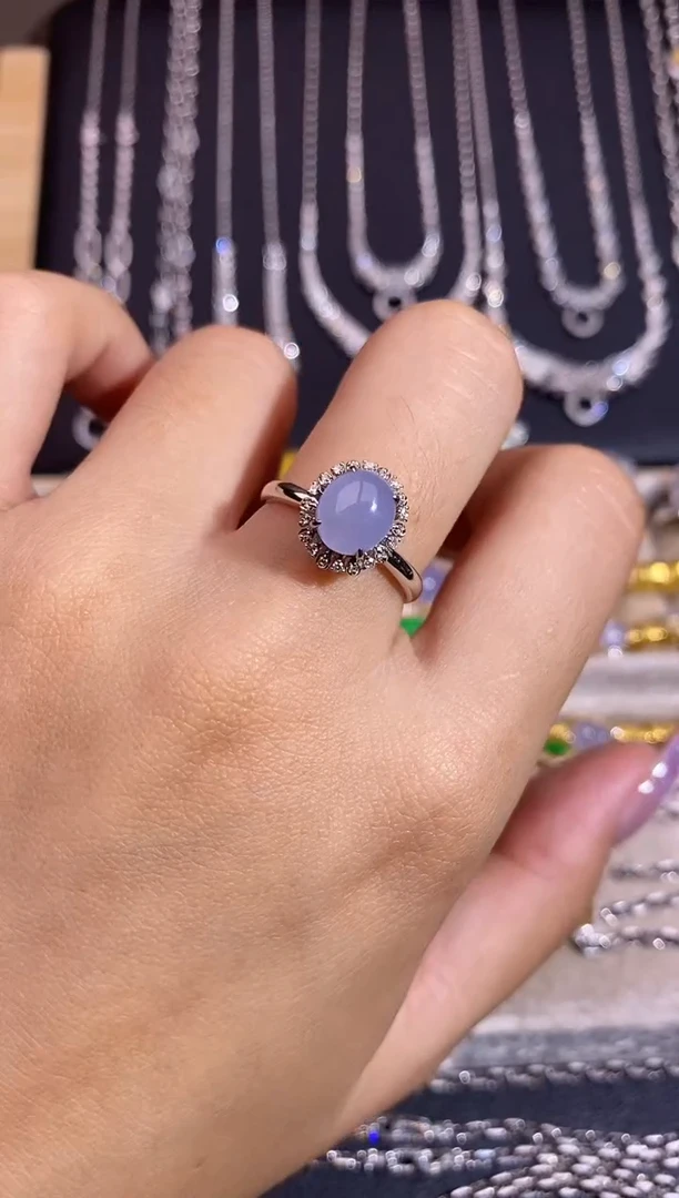 颈饰18K金镶嵌翡翠棉**?戒指