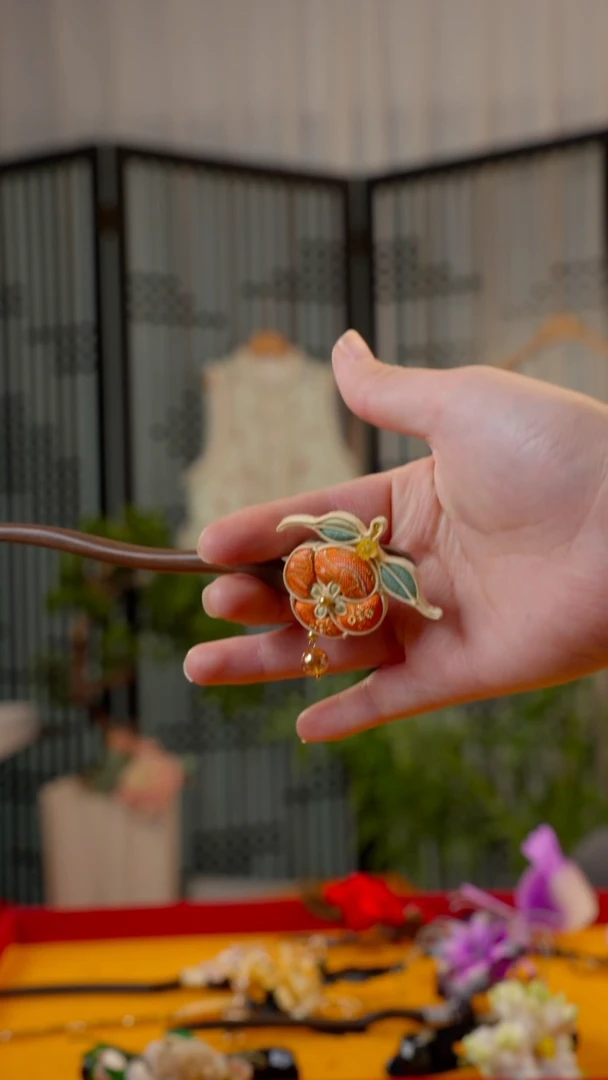 刺绣非遗绒花苏绣饰品