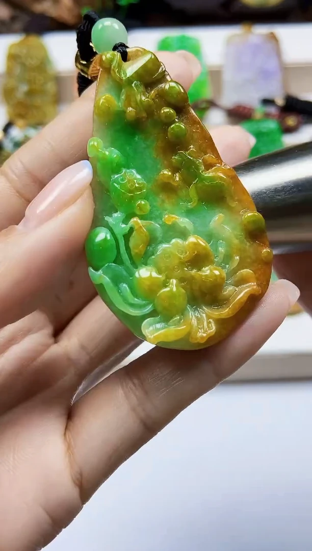 颈饰未镶嵌翡翠翡翠A货