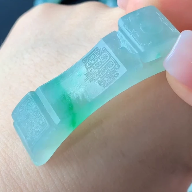 缅甸天然定制翡翠挂件