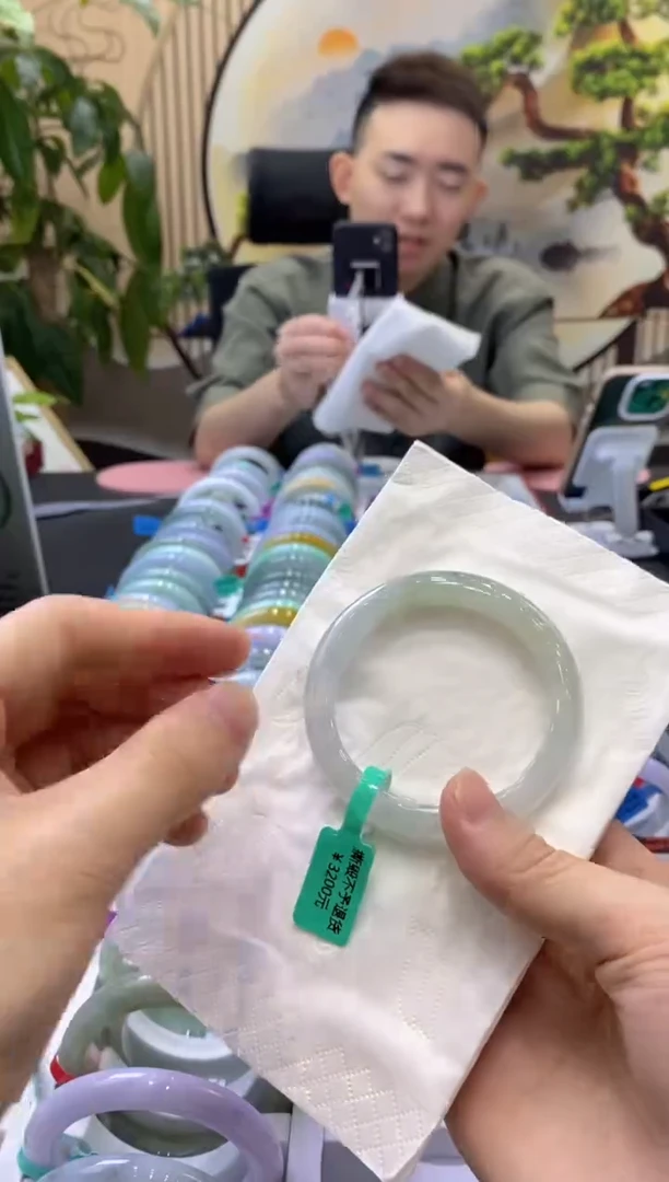 翡翠手镯未镶嵌8076