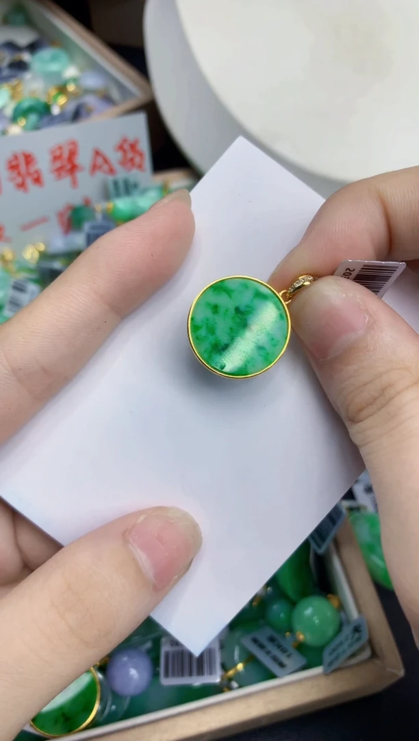 翡翠未镶嵌吊坠(不含链)1