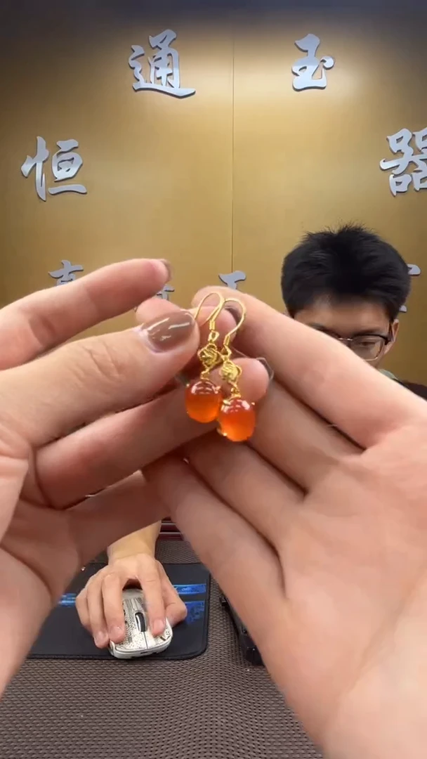 颈饰未镶嵌南红玛瑙耳饰一对