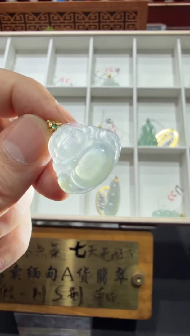 18K金镶嵌挂件翡翠A货翡翠多样性孤品