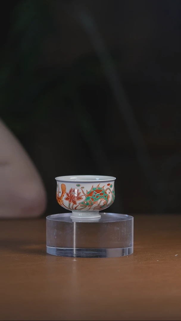 二号釉红绿彩鱼藻卢士杯