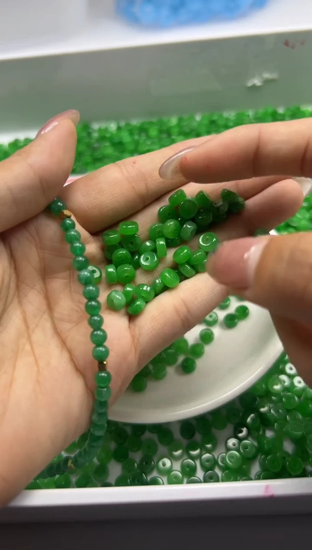 翡翠未镶嵌颈饰w1700辣绿翡算盘6*3mm*30颗