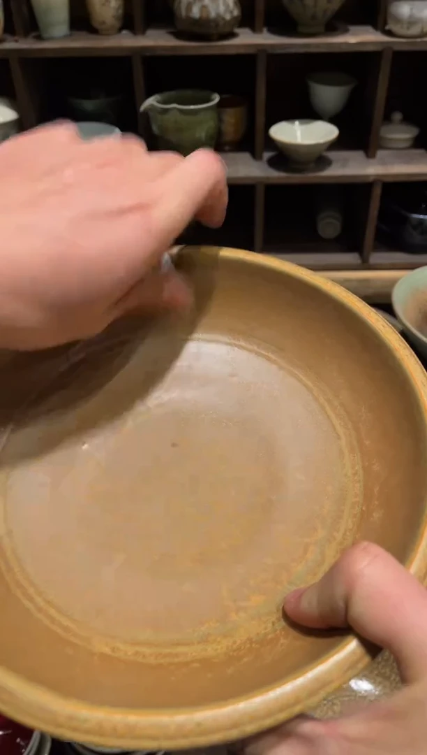 【闪购商品】瓷片614微瑕黄色外螺纹菜盘1个