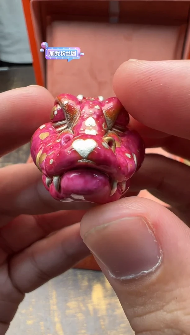 艺林堂藏珍宝石红描金银粉红小鳄鱼