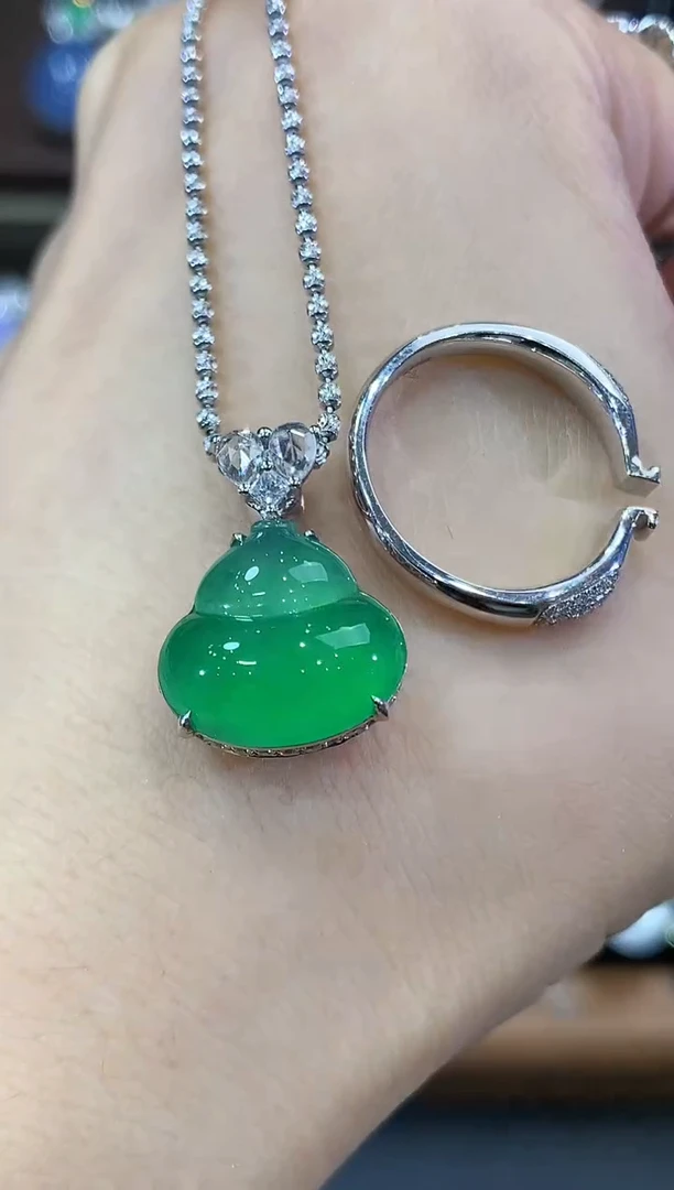 吊坠(不含链)18K金镶嵌翡翠胡*C2