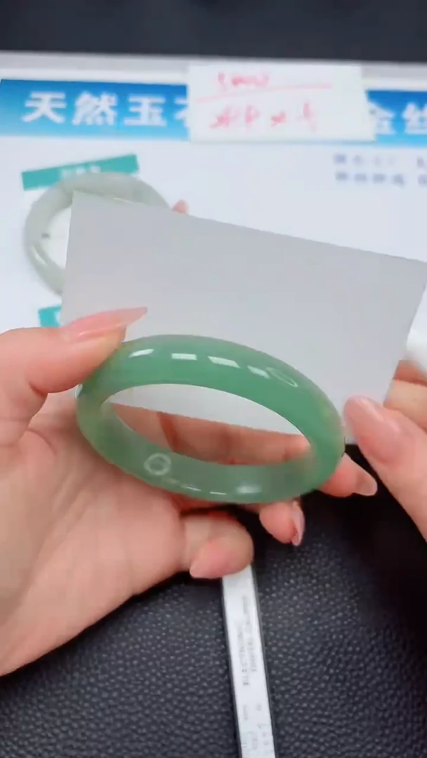 【闪购商品】石英质玉手镯未镶嵌25