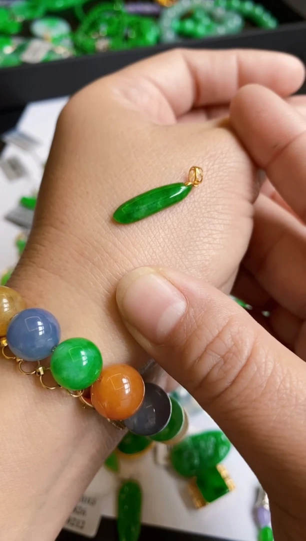 【闪购商品】翡翠颈饰18K金镶嵌吊坠