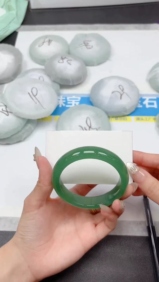 未镶嵌手镯石英质玉331-56.2