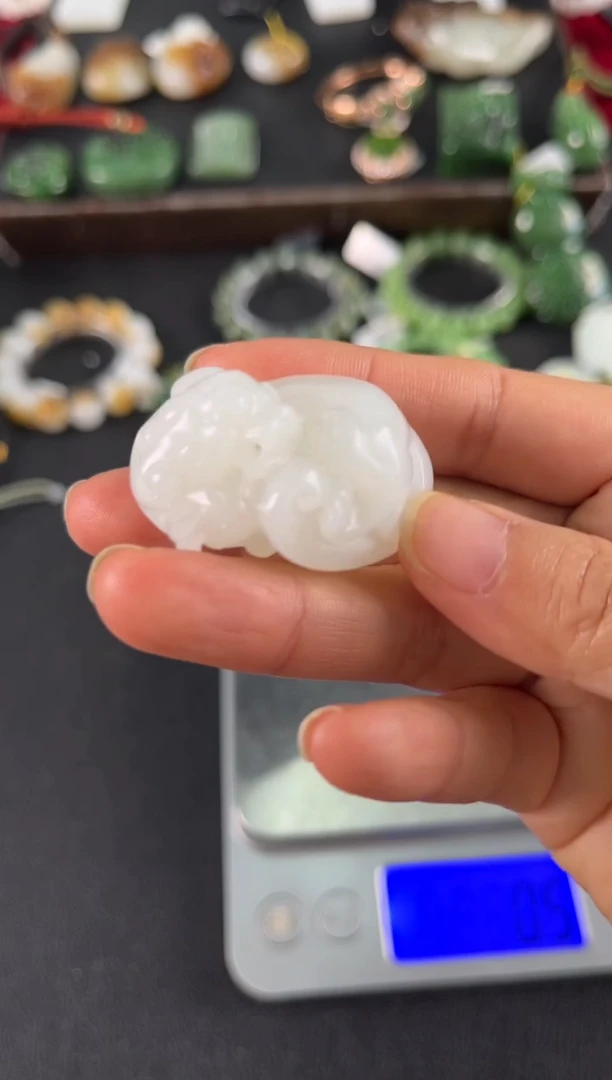 颈饰未镶嵌和田玉知****6吊坠