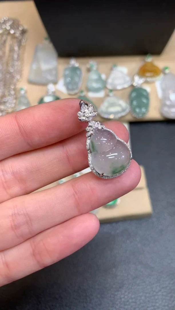 【闪购商品】翡翠颈饰18K金镶嵌葫芦【无服务费】