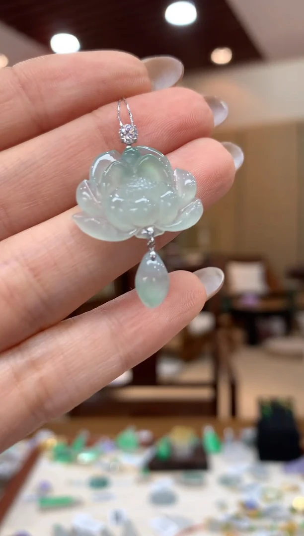 吊坠(不含链)18K金镶嵌翡翠莲花