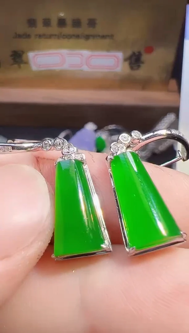 翡翠18K金镶嵌耳饰翡翠