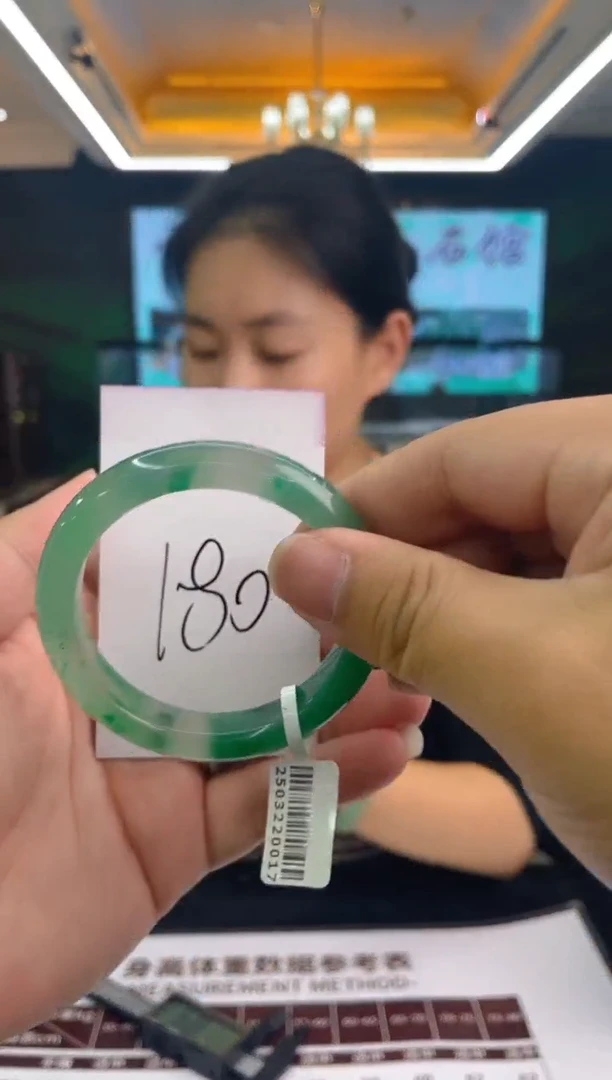 石英质玉（非洲翠）手镯未镶嵌天然冰飘花