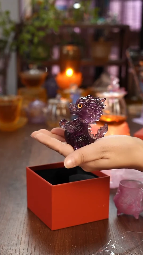 粉彩琉璃-祥龙纳宝摆件紫色