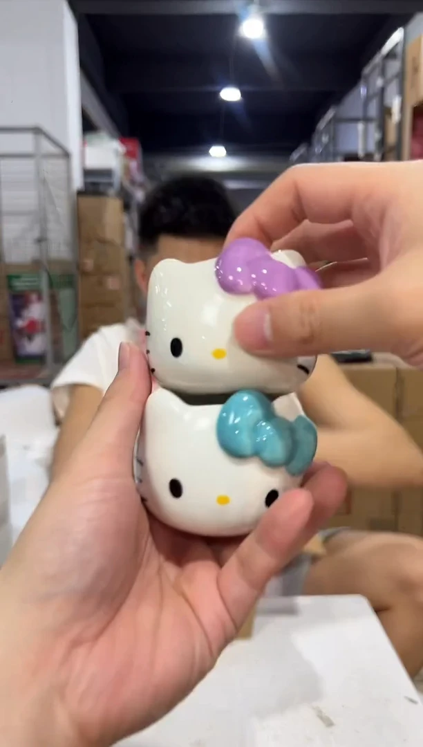 瓷片小号蓝色加紫色kt猫小茶杯2件套微瑕