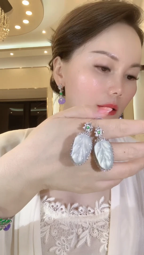 吊坠(不含链)18K金镶嵌翡翠C180多样性发货一件