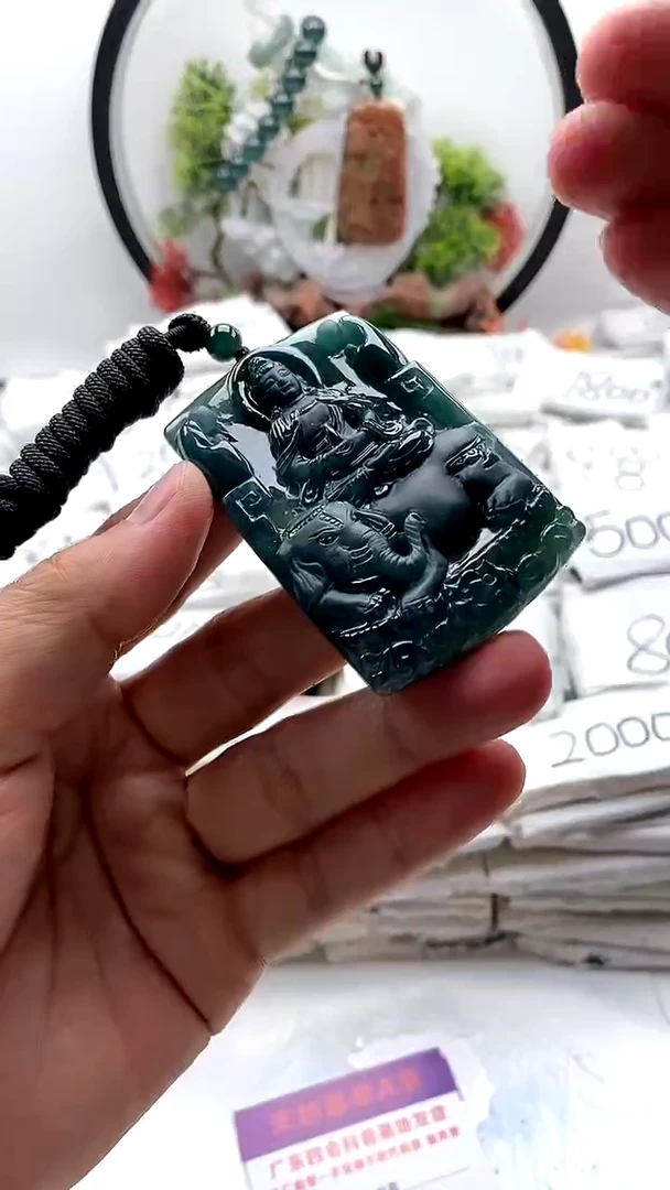 翡翠未镶嵌颈饰普贤