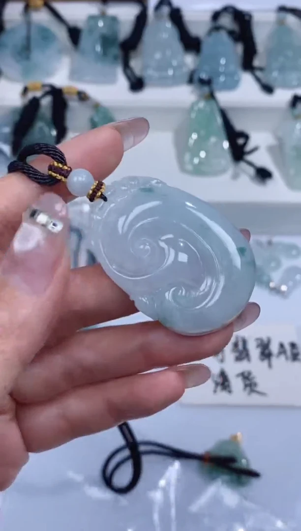 颈饰未镶嵌翡翠吊坠