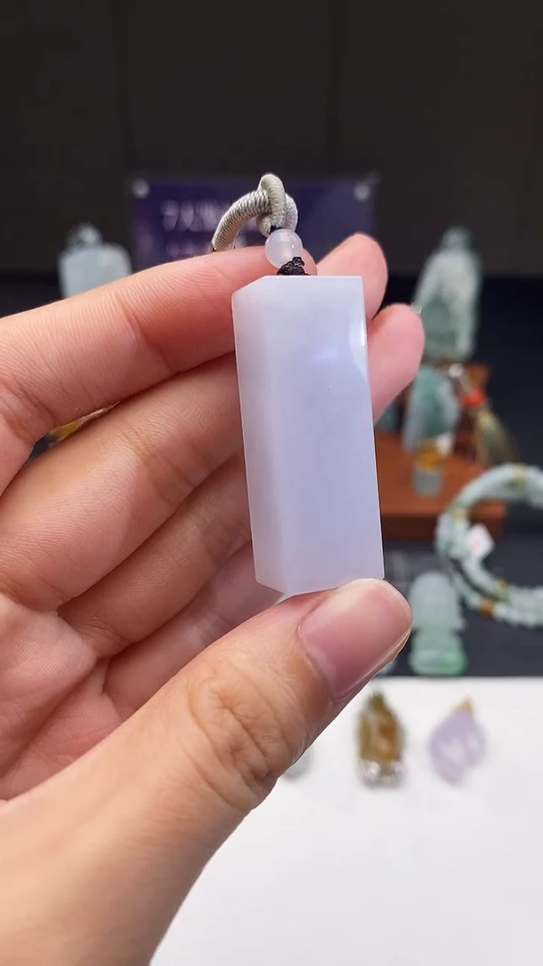 翡翠未镶嵌颈饰印章