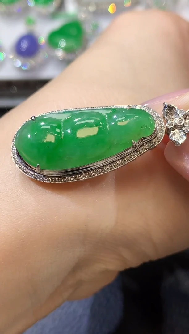 【闪购商品】翡翠吊坠(不含链)18K金镶嵌A29