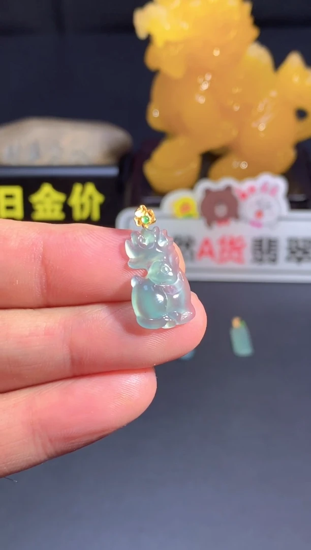 翡翠18K金镶嵌颈饰