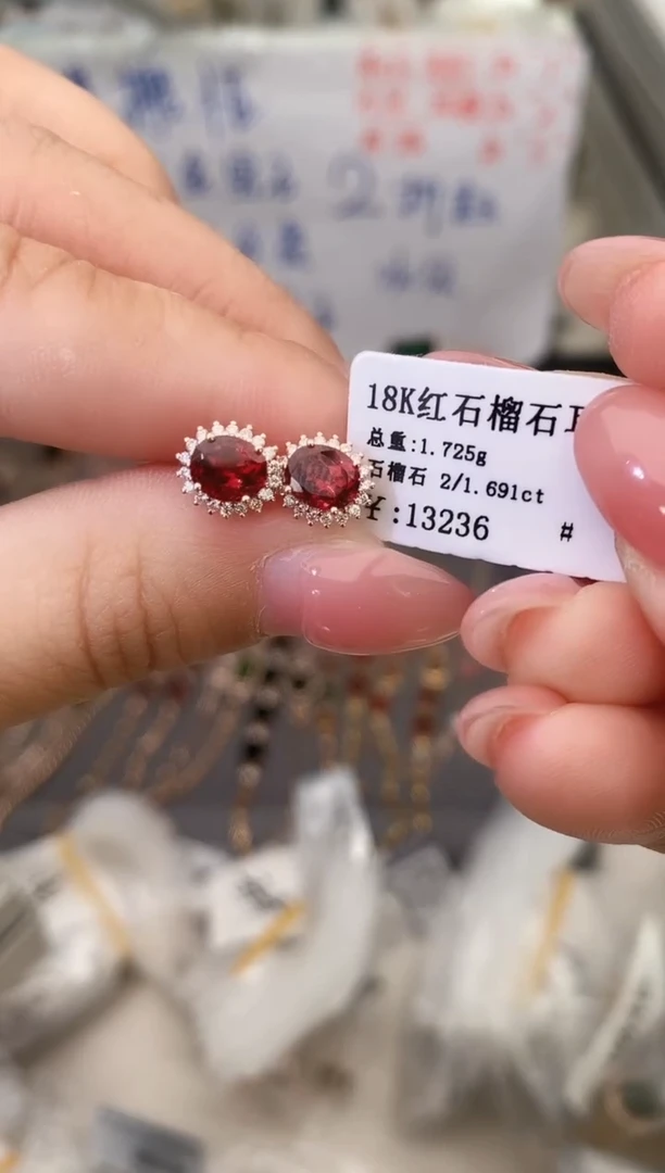 18K金镶嵌耳饰石榴石--专柜--