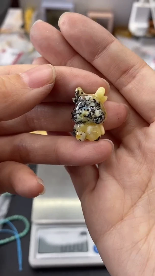 琥珀未镶嵌珠宝奇石436