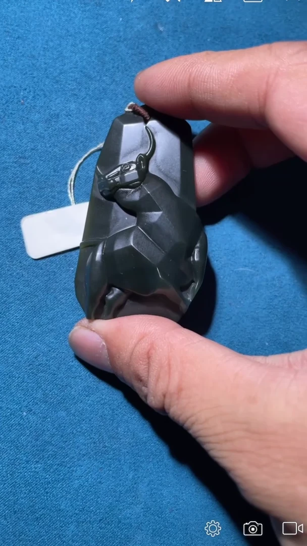 【闪购商品】和田玉HZ未镶嵌毕加索风格 牛吊坠