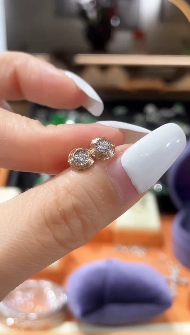 【闪购商品】钻石耳饰18K金镶嵌耳饰