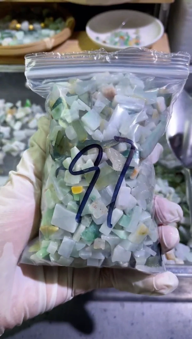 【闪购商品】翡翠颈饰未镶嵌天然翡翠迷你号500克97