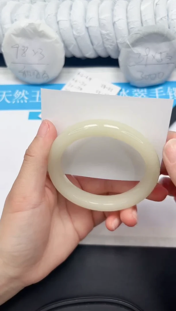 【闪购商品】石英质玉手镯未镶嵌30-63.2