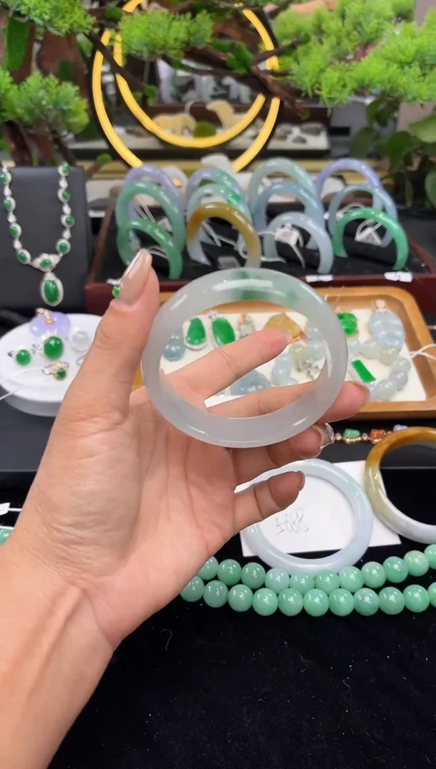未镶嵌手镯翡翠手镯