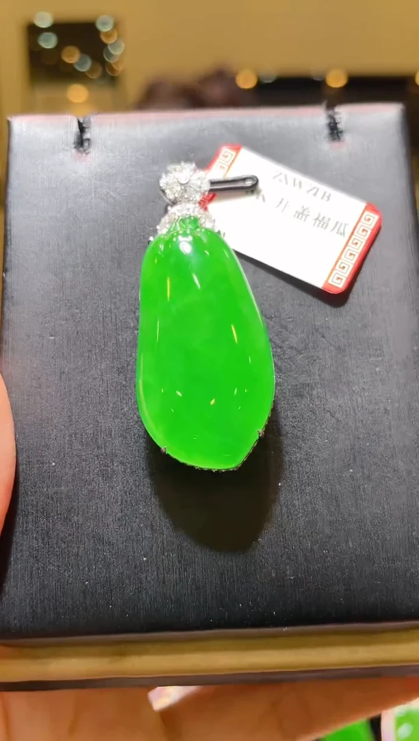 【闪购商品】翡翠吊坠(赠链)18K金镶嵌A44